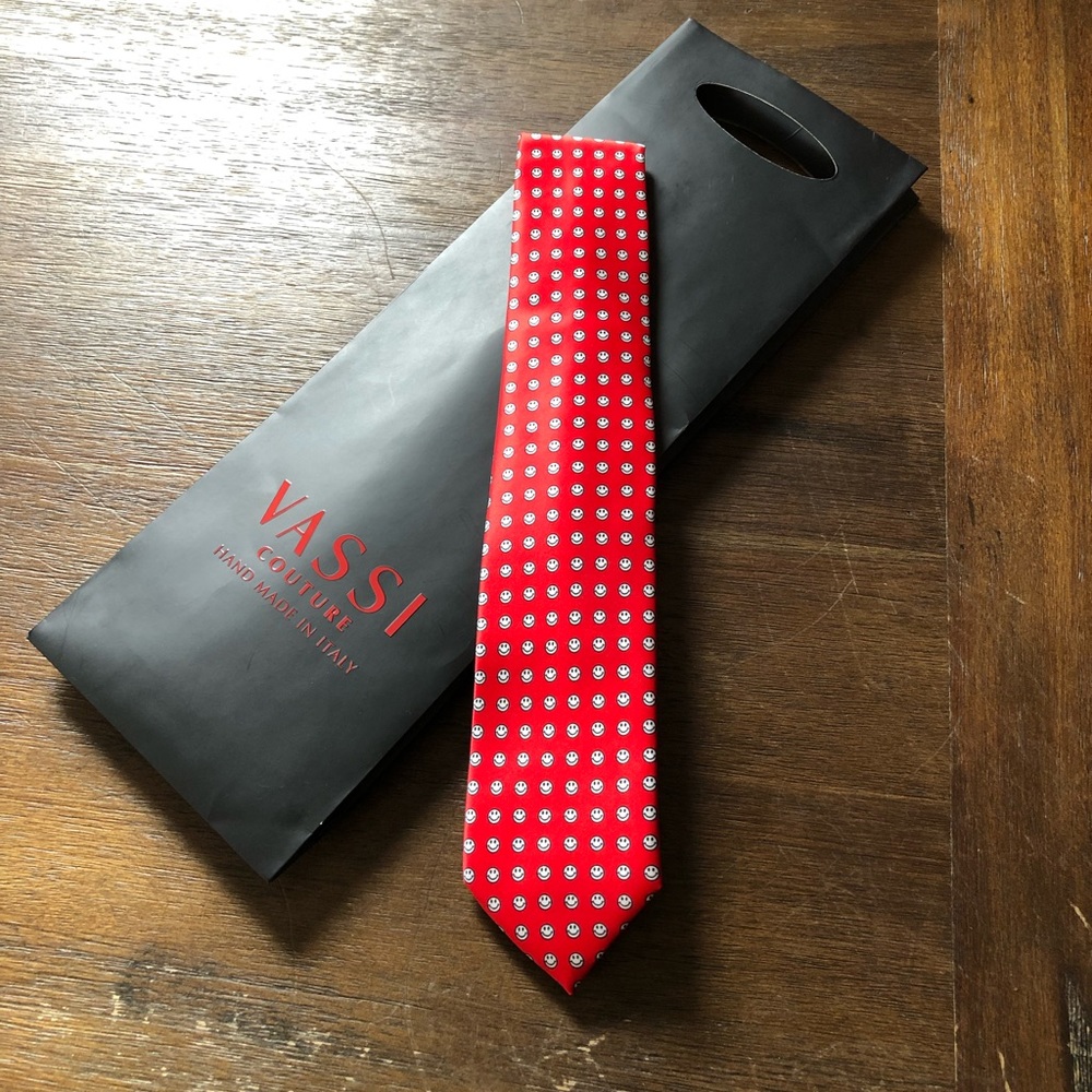 Vassi 100% silk happy face tie